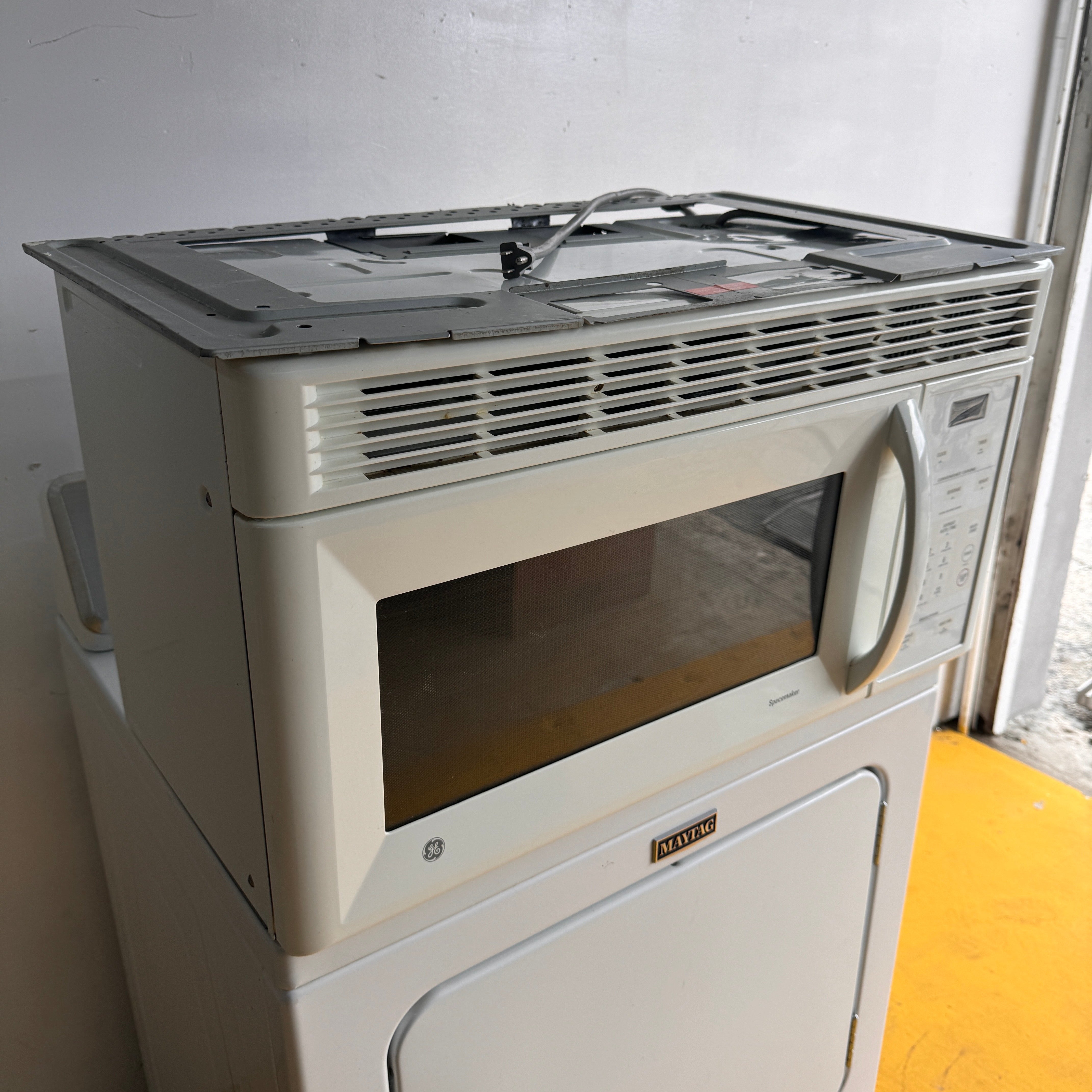 GE Over-the-Range Microwave GE Over-the-Range Microwave